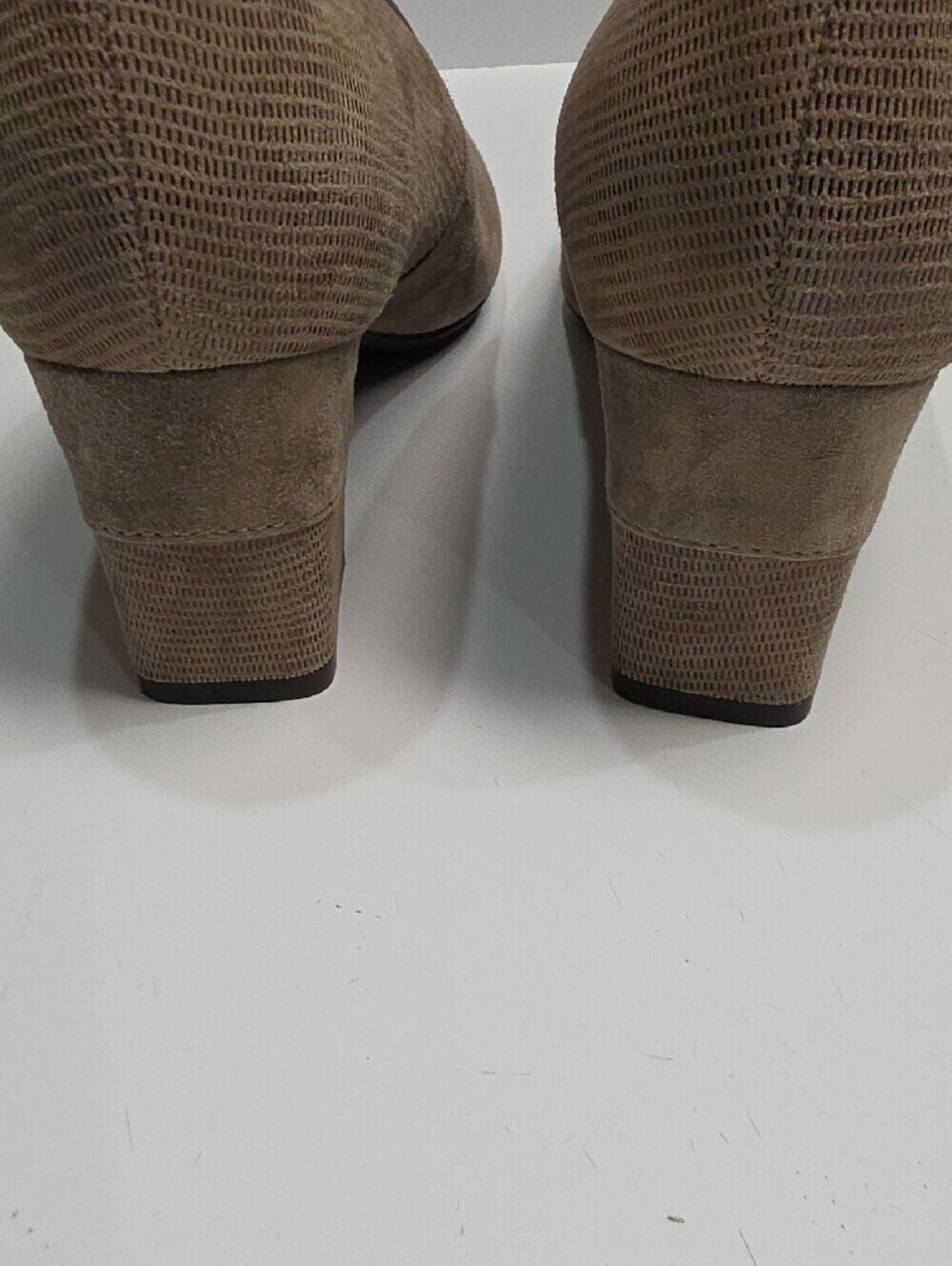VANELi Military Suede Rounded-Toe Comfort Pumps - Size 9 - Picture 6 of 16